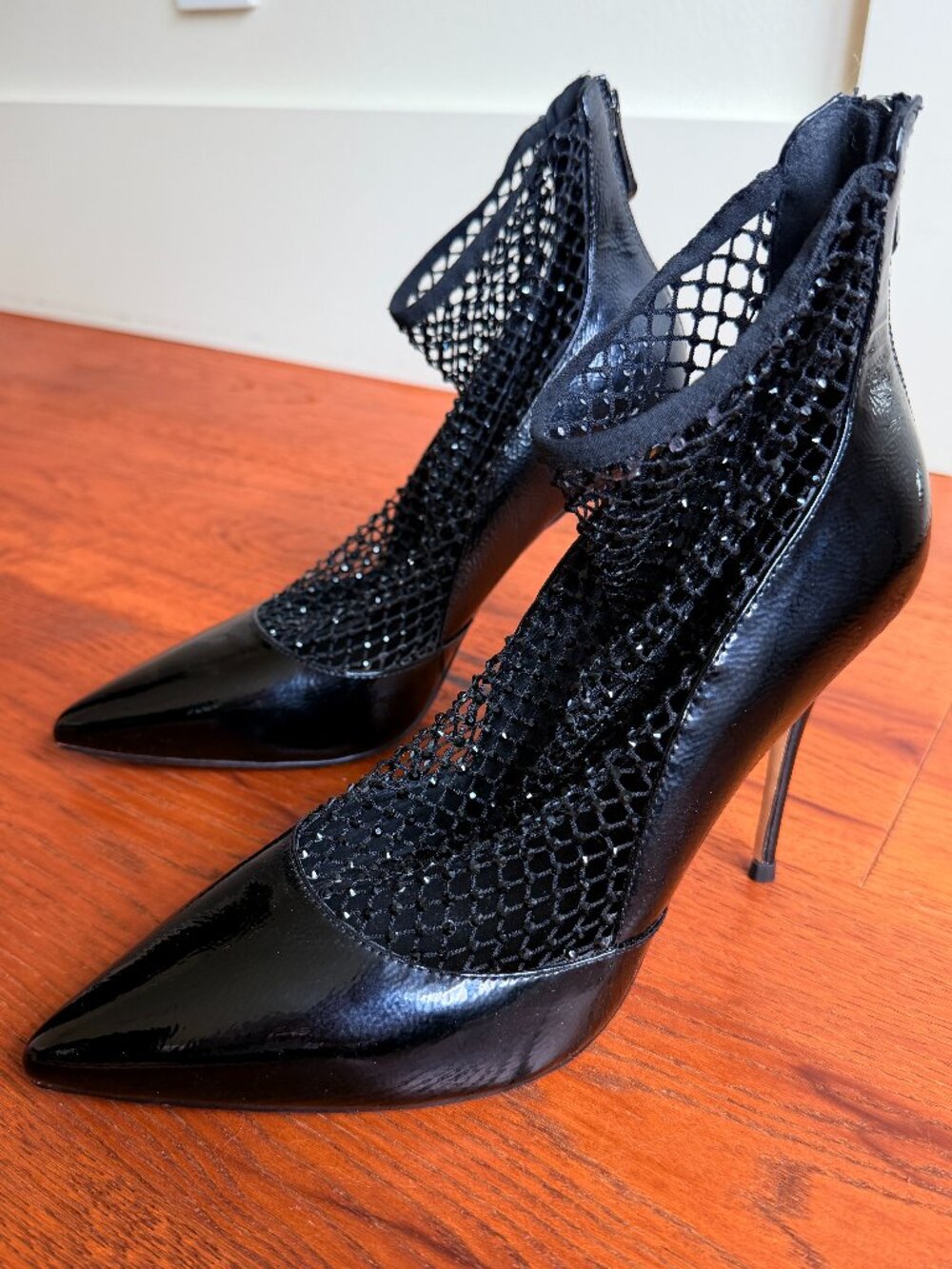 MODA Fishnet Pointed Toe Stiletto